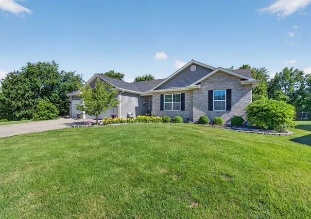 2nd image of 800 E Short Dr, Coal City, IL 60416 | MLS# 12677249
