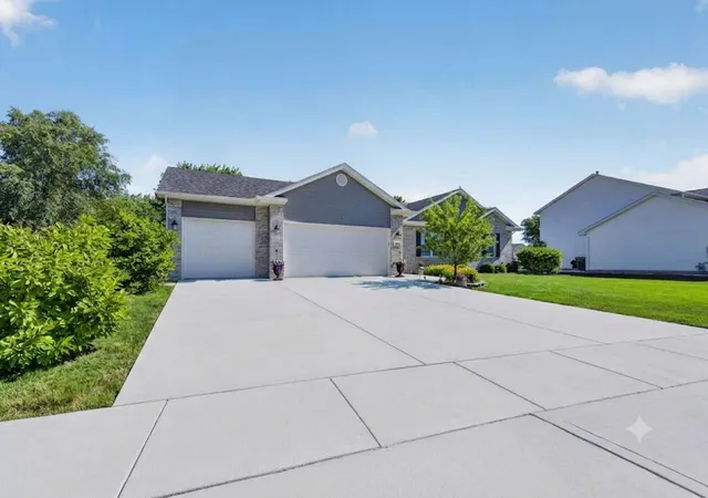 3rd image of 800 E Short Dr, Coal City, IL 60416 | MLS# 12677249