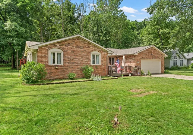 Homes for sale in Mahomet, IL | 1617 Lake Shore Dr, Mahomet, IL 61853 | MLS# 12677265