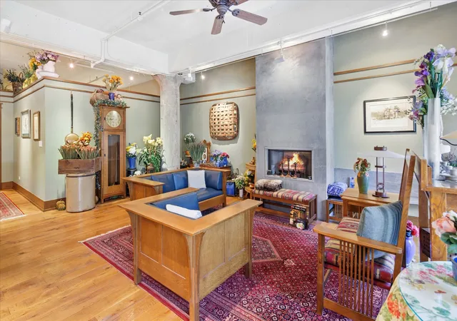 Homes for sale in Chicago, IL | 130 S Canal St, Chicago, IL 60606