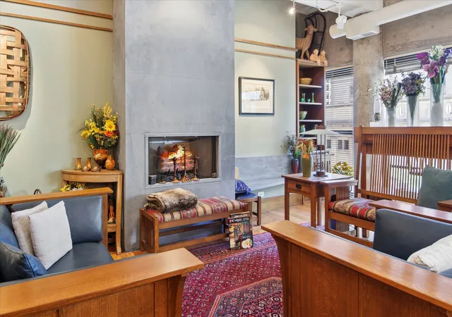 Homes for sale in Chicago, IL | 130 S Canal St, Chicago, IL 60606
