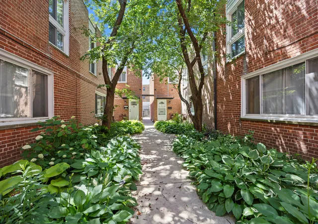 Homes for sale in Chicago, IL | 1615 W Greenleaf Ave #F, Chicago, IL 60626 | MLS# 12677369
