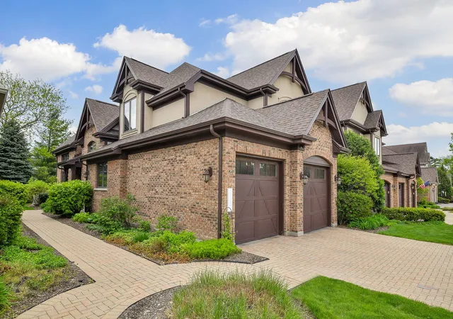 Photo 2 of Townhouse for sale at 2009 Mackenzie Pl #2009, Wheaton, IL 60187 | MLS# 12677377 | Listing updated on 2026-07-15