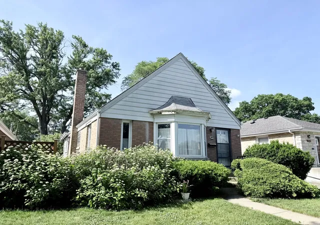 Homes for sale in Chicago, IL | 7607 W Hortense Ave, Chicago, IL 60631 | MLS# 12677380
