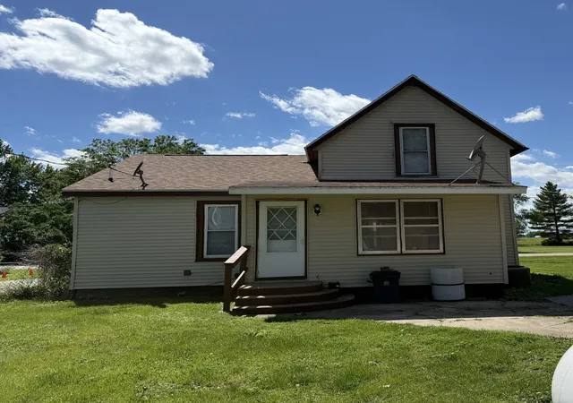Photo 3 of Single family home for sale at 14180 Elmira Rd, Toulon, IL 61483 | MLS# 12677383 | Listing updated on 2026-07-29
