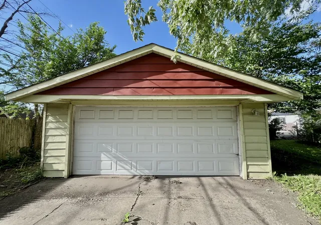 Homes for sale in South Holland, IL | 606 E 164th Pl, South Holland, IL 60473 | MLS# 12677417