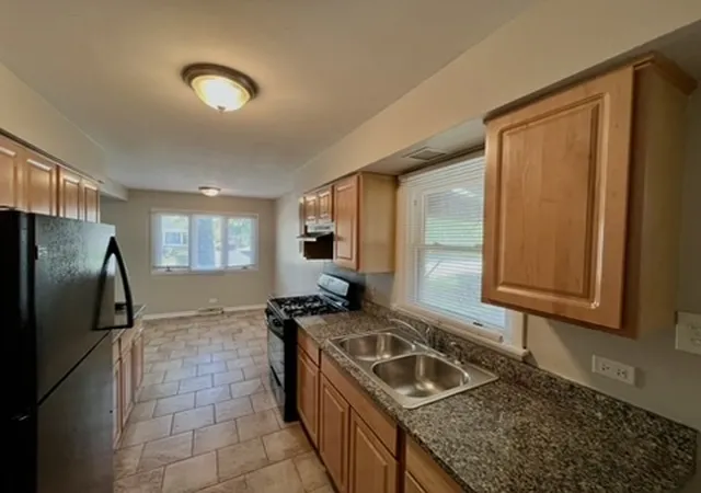 Homes for sale in South Holland, IL | 606 E 164Th Pl, South Holland, IL 60473 | MLS# 12677417