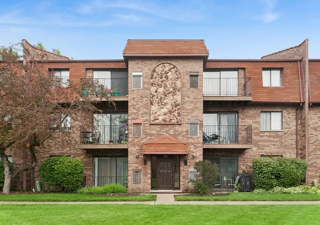 Homes for sale in Palatine, IL | 111 W Brandon Ct #E33, Palatine, IL 60067 | MLS# 12677426
