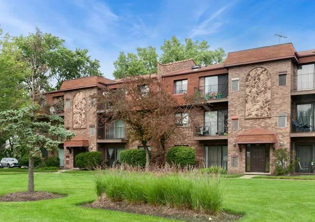Homes for sale in Palatine, IL | 111 W Brandon Ct #E33, Palatine, IL 60067 | MLS# 12677426