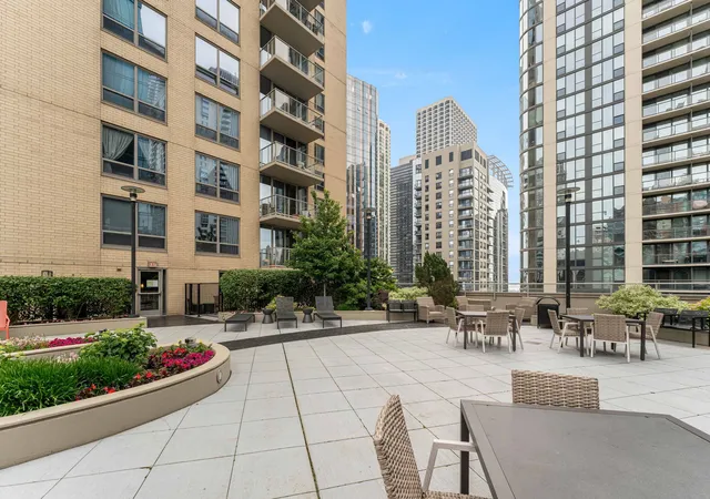 2nd image of 420 E Waterside Dr, Chicago, IL 60601