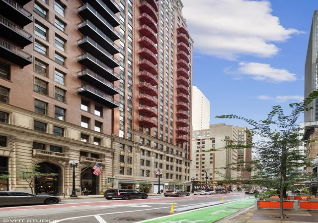 Homes for sale in Chicago, IL | 208 W Washington St #1801, Chicago, IL 60606 | MLS# 12677462