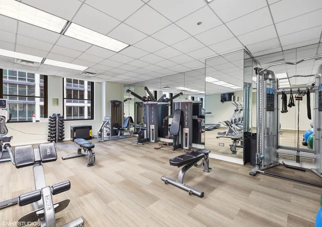 Homes for sale in Chicago, IL | 208 W Washington Street, Chicago, IL 60606 | Houzeo