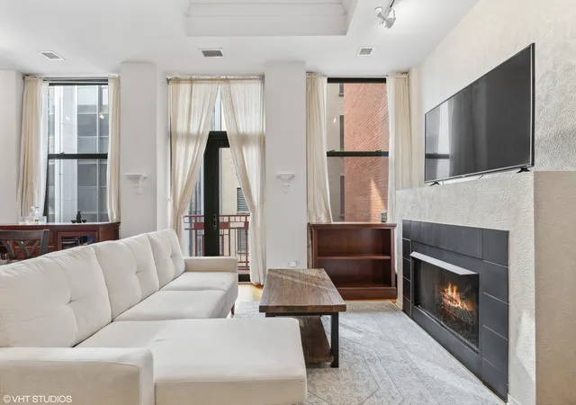 Homes for sale in Chicago, IL | 208 W Washington St #1801, Chicago, IL 60606 | MLS# 12677462