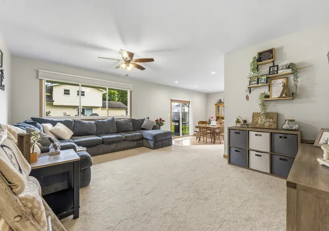 Homes for sale in Palatine, IL | 927 E Sayles Dr, Palatine, IL 60074 | MLS# 12677521