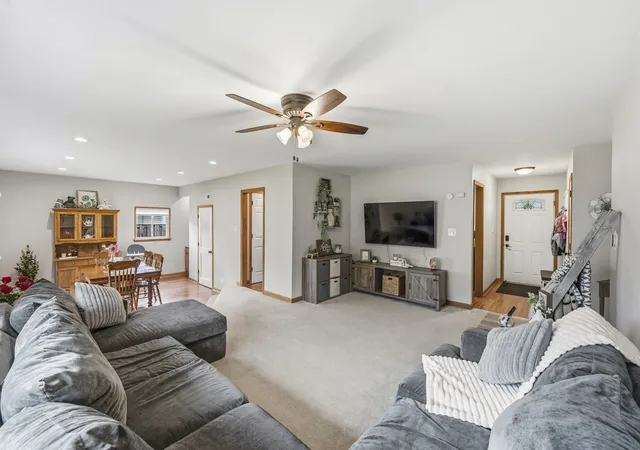 Homes for sale in Palatine, IL | 927 E Sayles Dr, Palatine, IL 60074 | MLS# 12677521