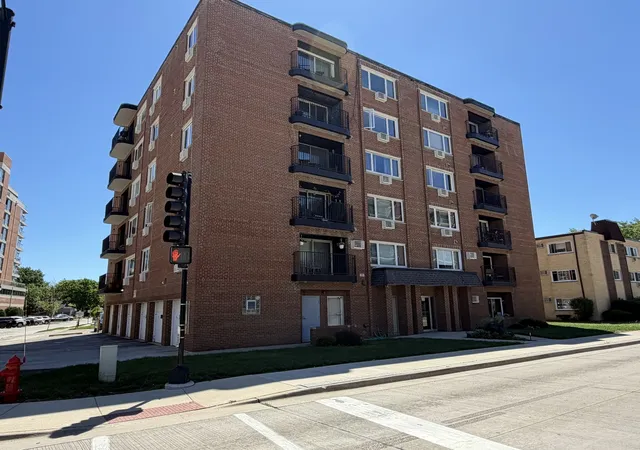 2nd image of 659 Des Plaines Ave #5D, Des Plaines, IL 60016 | MLS# 12677562
