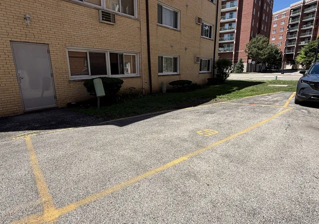 2nd image of 659 Des Plaines Ave, Des Plaines, IL 60016