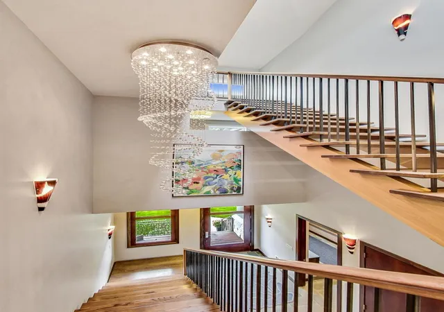 Photo 3 of Mansion for sale at 170 E South St, Elmhurst, IL 60126 | MLS# 12677606 | Listing updated on 2026-08-05