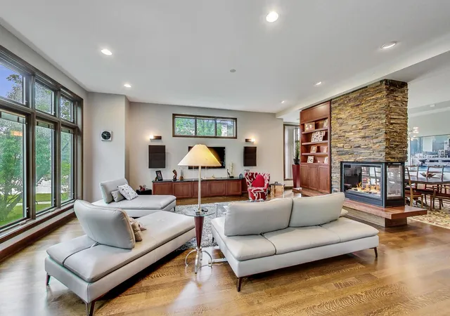 Photo 4 of Single family home for sale at 170 E South St, Elmhurst, IL 60126 | MLS# 12677606 | Listing updated on 2026-08-05