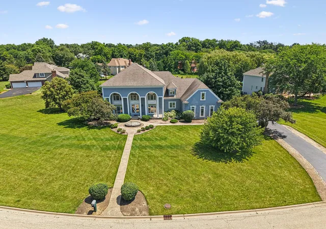 1st image of 6605 Oakwood Manor Dr, Crystal Lake, IL 60012 | MLS# 12677634
