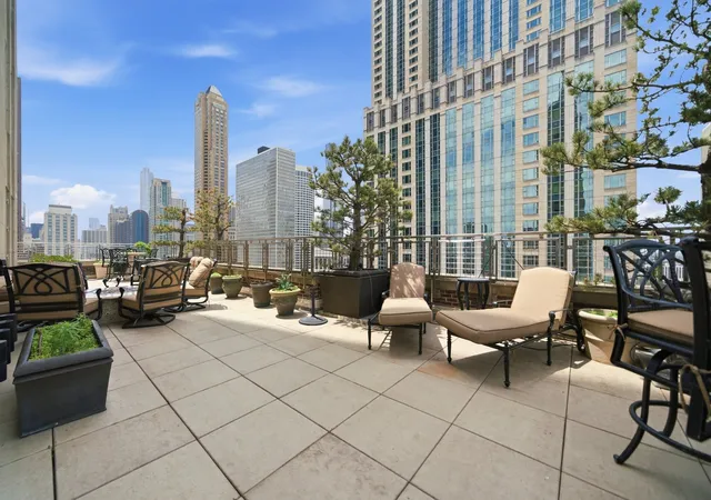 3rd image of 159 E Walton Pl #22A, Chicago, IL 60611 | MLS# 12677656