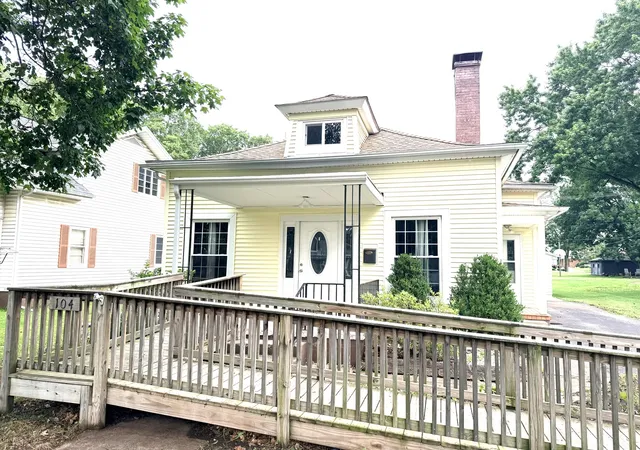 Photo 2 of Sale Pending at 104 Gilbert St, Rossville, IL 60963 | MLS# 12677663 | Listing updated on 2026-07-29