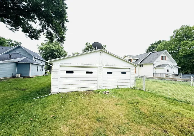 Photo 4 of Sale Pending at 104 Gilbert St, Rossville, IL 60963 | MLS# 12677663 | Listing updated on 2026-07-29