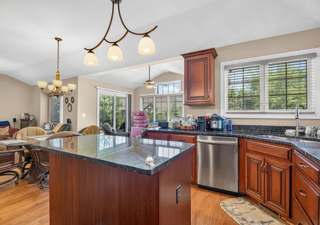 3rd image of 8967 Holland Harbor Cir, Frankfort, IL 60423 | MLS# 12677667