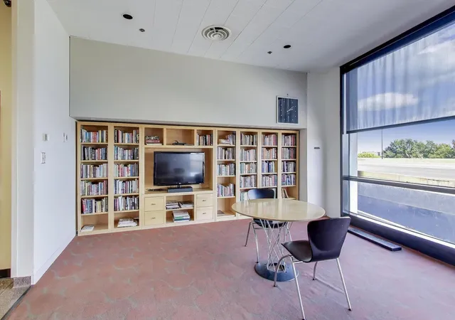 2nd image of 155 N Harbor Dr, Chicago, IL 60601