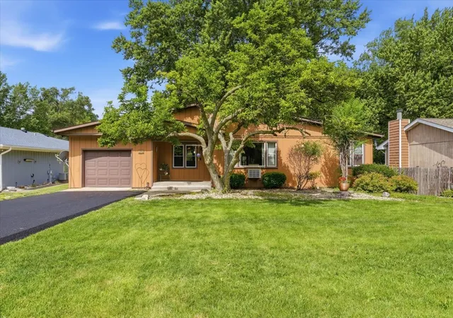 Homes for sale in Antioch, IL | 39576 N Petite Pass, Antioch, IL 60002 | MLS# 12677674