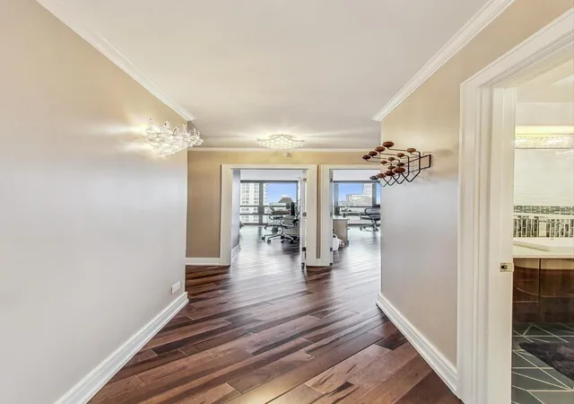 2nd image of 10 E Ontario St, Chicago, IL 60611