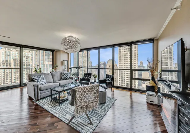3rd image of 10 E Ontario St, Chicago, IL 60611