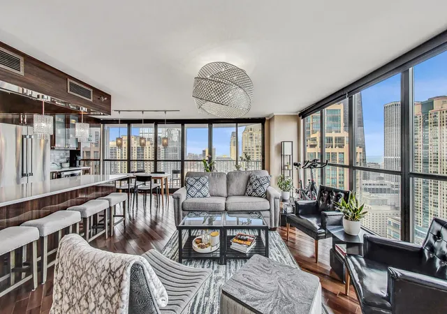 4th image of 10 E Ontario St, Chicago, IL 60611