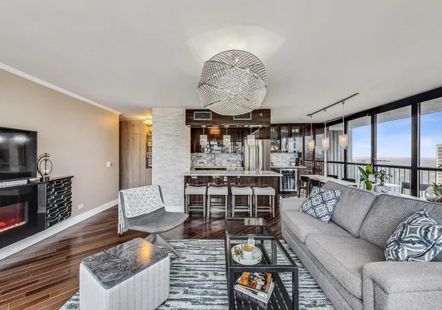 5th image of 10 E Ontario St, Chicago, IL 60611