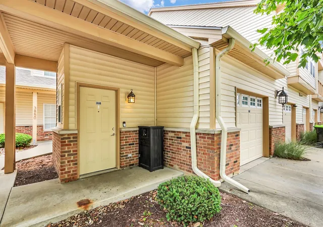 Homes for sale in Champaign, IL | 3848 Thornhill Cir #3848, Champaign, IL 61822 | MLS# 12677697
