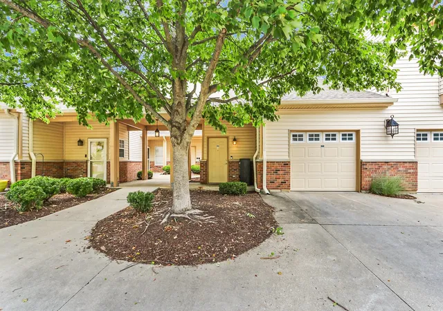 Homes for sale in Champaign, IL | 3848 Thornhill Cir #3848, Champaign, IL 61822 | MLS# 12677697