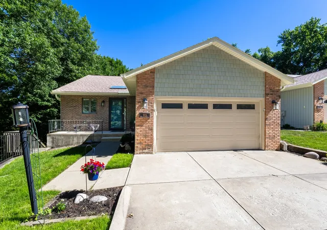 Homes for sale in East Moline, IL | 915 23rd Ave #6, East Moline, IL 61244 | MLS# 12677716
