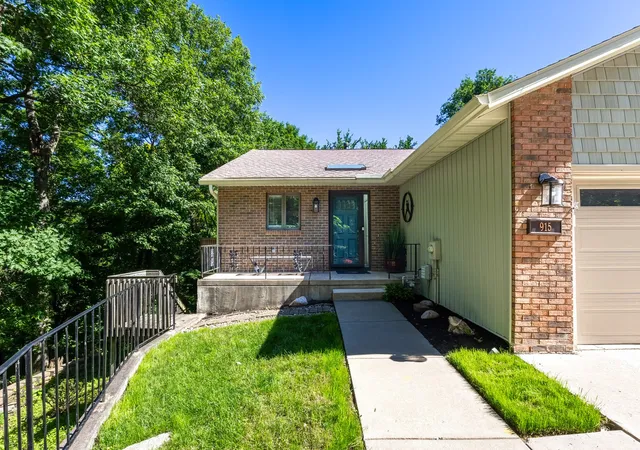 Homes for sale in East Moline, IL | 915 23rd Ave #6, East Moline, IL 61244 | MLS# 12677716