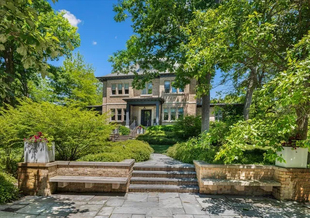 1st image of 395 Greenleaf Ave, Glencoe, IL 60022 | MLS# 12677721