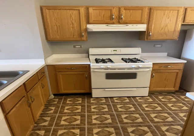 Listing Photo 4 - Condo for sale in building located at 2167 Lake Ridge Dr, Glendale Heights, IL 60139