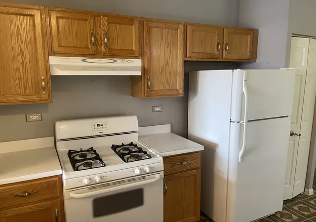 Listing Photo 5 - Condo for sale in building located at 2167 Lake Ridge Dr, Glendale Heights, IL 60139