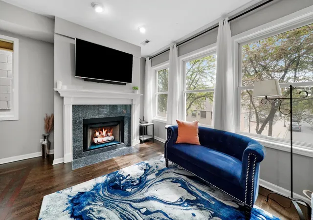 3rd image of 922 N Wood St #2, Chicago, IL 60622 | MLS# 12677762
