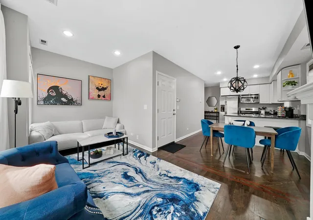 4th image of 922 N Wood St #2, Chicago, IL 60622 | MLS# 12677762