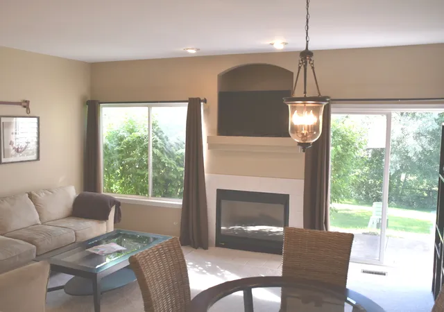 Photo 3 of Townhouse for sale at 1045 Woodview Ct, Aurora, IL 60502 | MLS# 12677783 | Listing updated on 2026-09-06