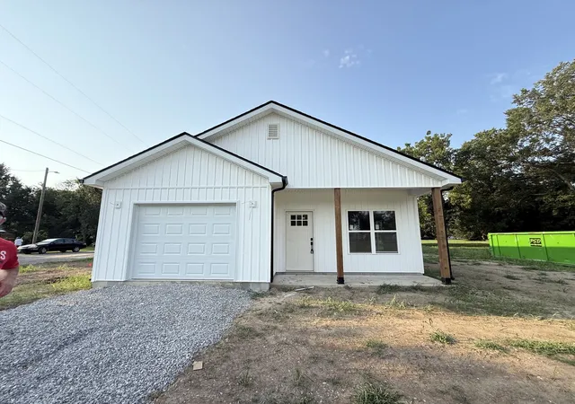 Photo 1 of Sale Pending at 322 W Franklin St, Du Quoin, IL 62832 | MLS# 12677818 | Listing updated on 2026-08-10