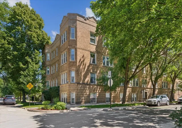 Homes for sale in Chicago, IL | 2152 W Ainslie St #D2, Chicago, IL 60625 | MLS# 12677867
