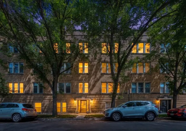 Homes for sale in Chicago, IL | 2152 W Ainslie St #D2, Chicago, IL 60625 | MLS# 12677867