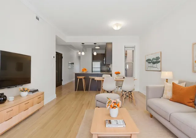 Homes for sale in Chicago, IL | 2152 W Ainslie St #D2, Chicago, IL 60625 | MLS# 12677867
