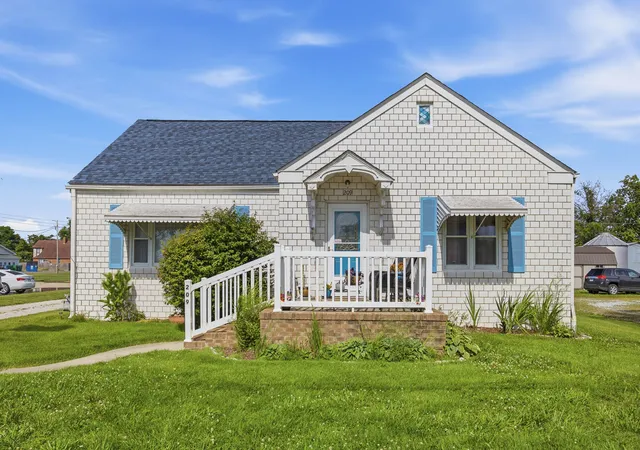 Photo 1 of Single family home for sale at 209 S Broadway, Hoffman, IL 62250 | MLS# 12677874 | Listing updated on 2026-08-30