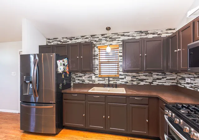 5th image of 12402 S Racine Ave, Calumet Park, IL 60827 | MLS# 12677881